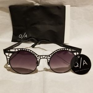 NWT Quay Australia Fleur Steel Cat Sunglasses